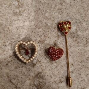 Avon Faux Pearl Heart Shaped Brooch With 2 Extra Pins